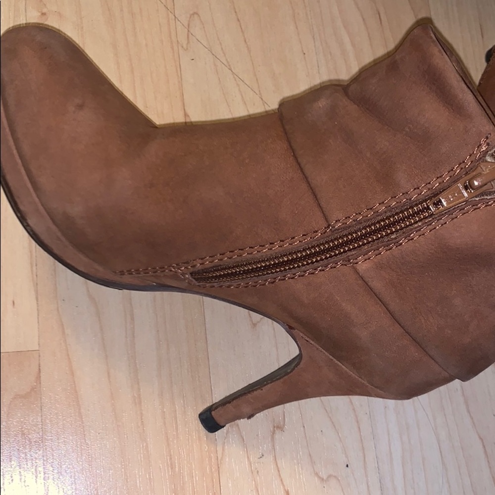 Boots - Picture 5 of 10